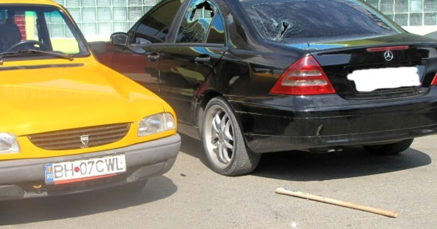 Interlopii s-au bătutu în faţa ştrandului Ioşia (sursa foto bihon.ro)