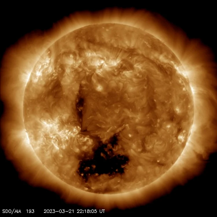 Gaura masivă din atmosfera solară văzută din Observatorul Solar Dynamics al NASA FOTO: NASA