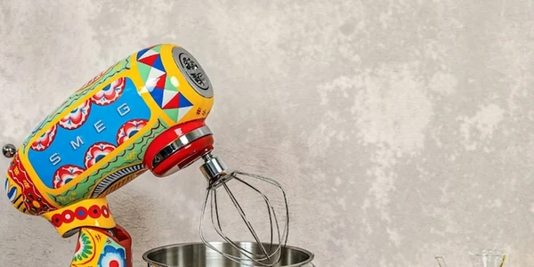 Mixer planetar SMEG SMF03DGEU Dolce & Gabbana Sursă eMAG