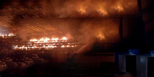 incendiu stadion slobozia FOTO ISU ilomita jpg