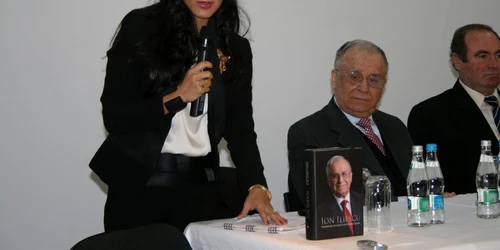 La Olteniţa, în 2011, la lansarea cărţii fostului preşedinte Ion Iliescu Foto: Facekook