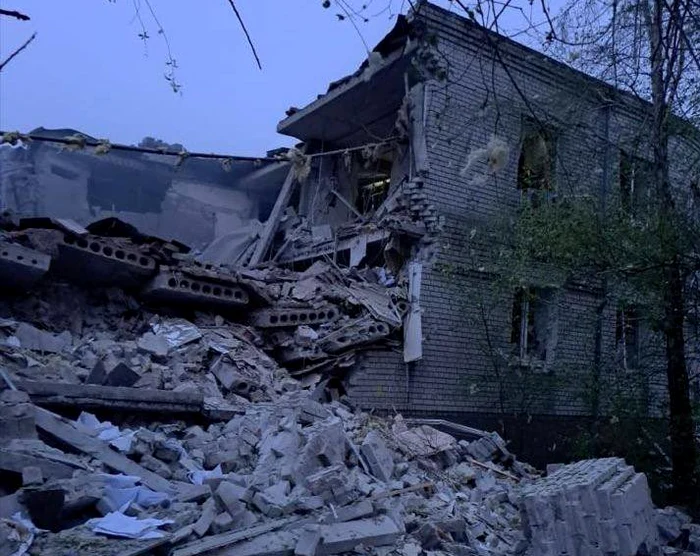 Mai multe clădiri au fost distruse FOTO: Serhii Sternenco/Twitter