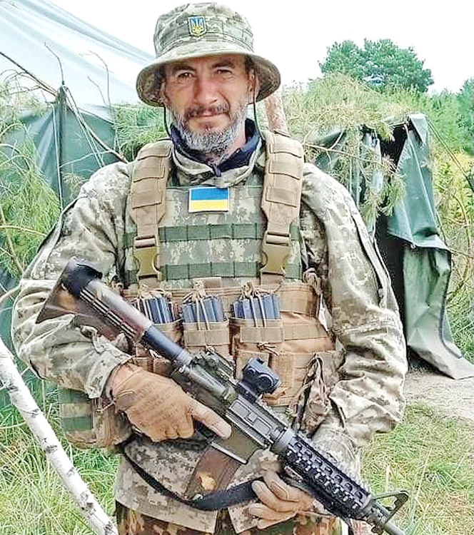 Tony a început ca voluntar  la Vama Isaccea și acum  a ajuns soldat în Legiunea  Străină din Ucraina