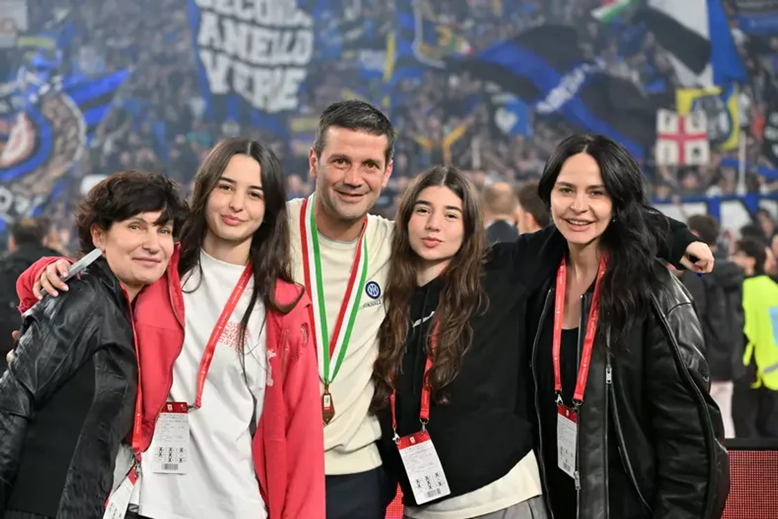 Cristi Chivu, fotografie rară alături de soție și fiice 