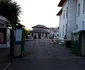 Una din intrările în curtea Spitalului Vechi din Râmnicu Vâlcea Foto Daciana Stoica jpg