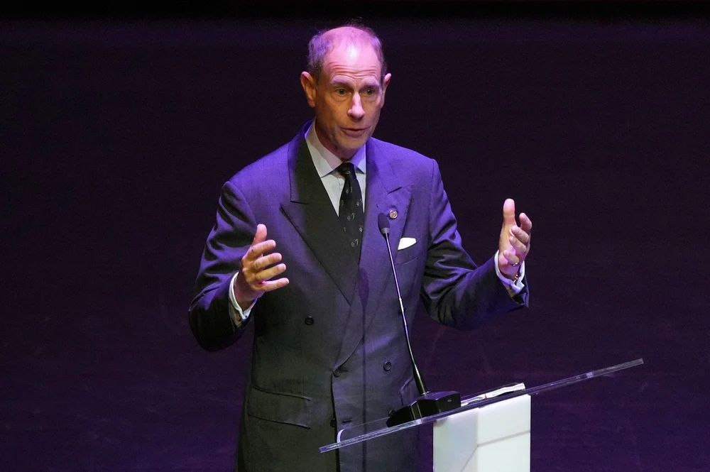 Familia regală britanică rupe tăcerea în scandalul Epstein. Prințul Edward: „Sunt foarte multe victime”