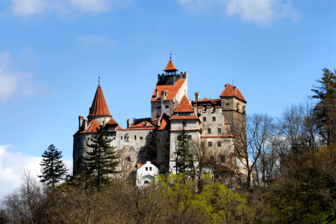 Jurnaliștii britanici de la Metro își îndeamnă cititorii să viziteze Castelul Bran