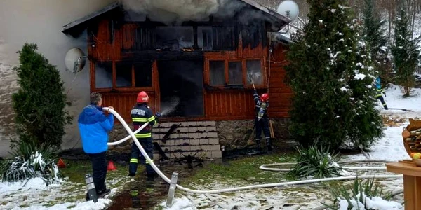 casa de vacanta mistuita in incendiu foto isu hunedoara