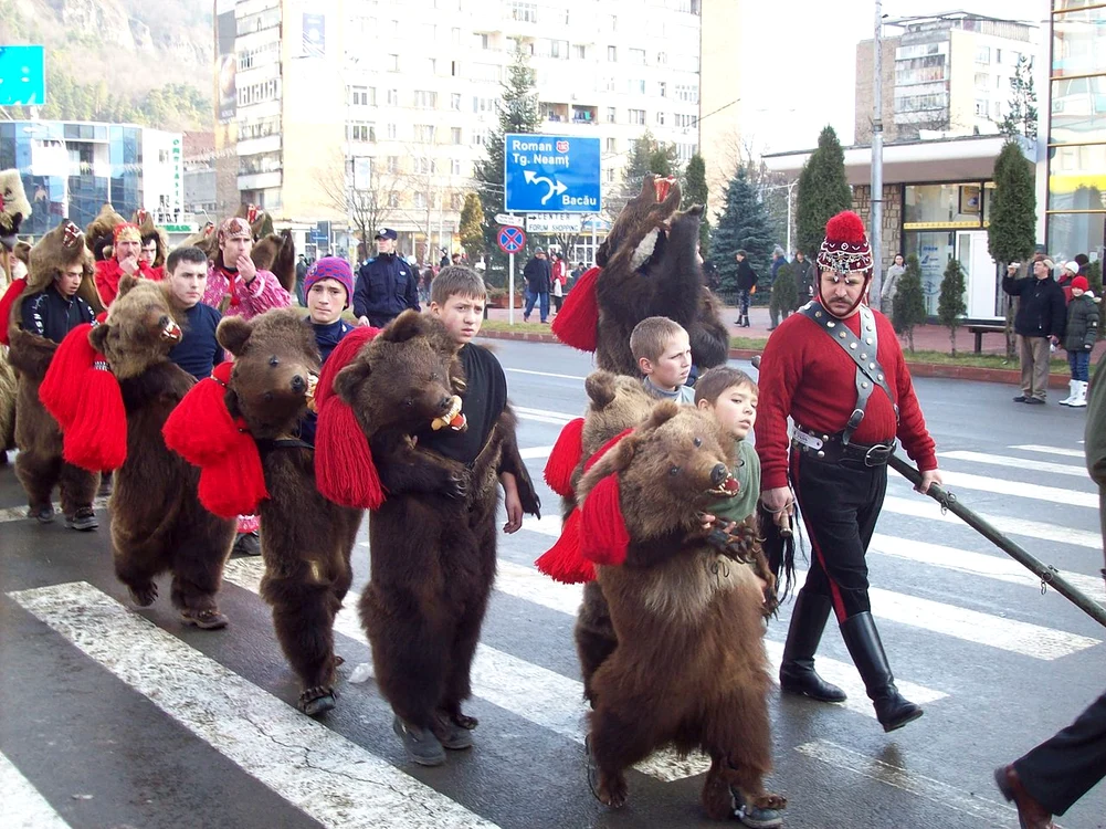 Vremea tradiţiilor, vremea consumului jpeg
