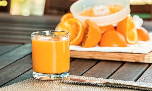 De ce sa nu bei suc de portocale dimineata  Sursa foto Pixabay fresh orange juice 1614822 1280 jpg