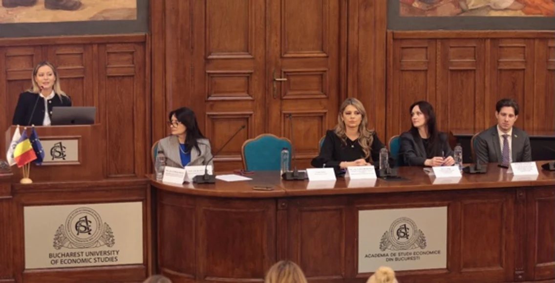 Laura Cosoi, alături de personalități ale statului foto: Click!