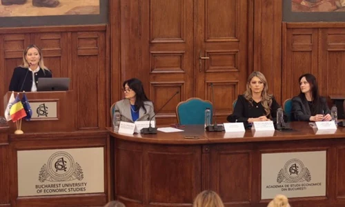 Laura Cosoi, alături de personalități ale statului foto: Click!