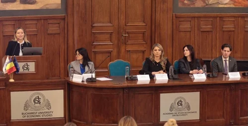 Laura Cosoi, alături de personalități ale statului foto: Click!