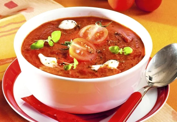 
    Prepară o supa de rosii extrem de simplă!clickpoftabuna.ro  