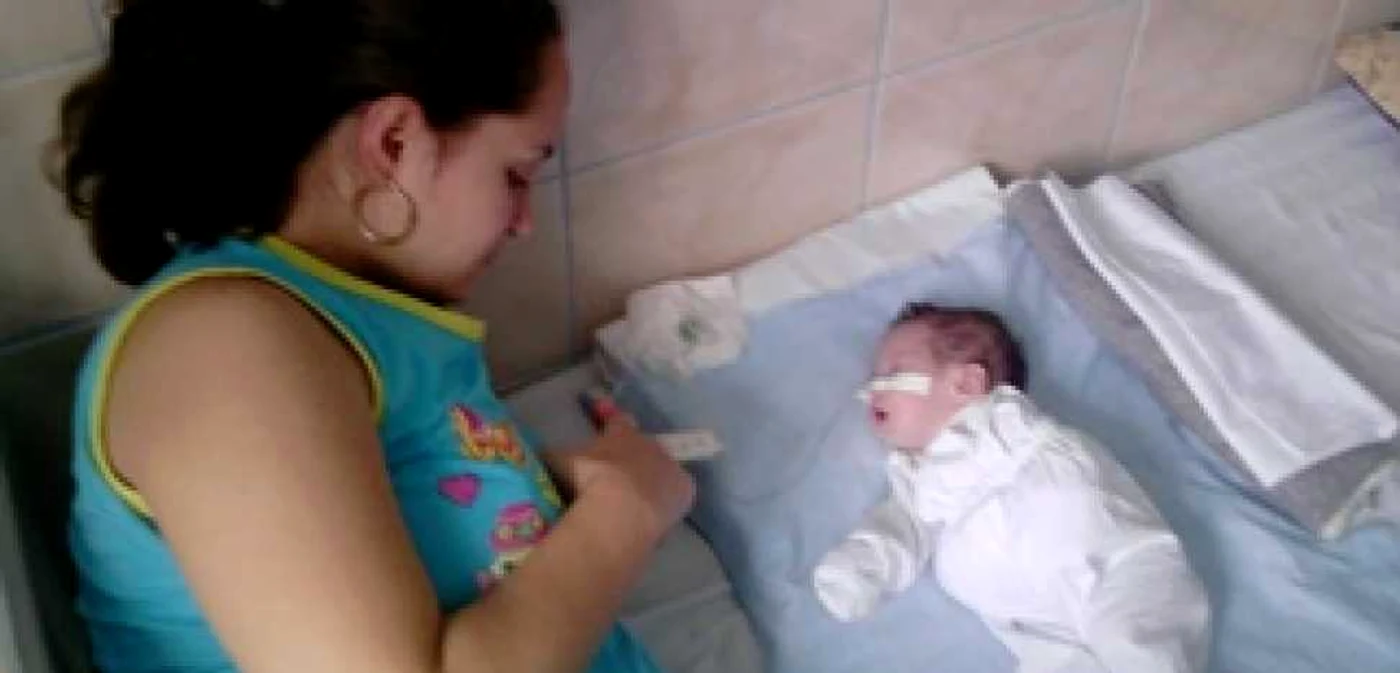 Galaţi: Un bebeluş are nevoie de ajutorul nostru