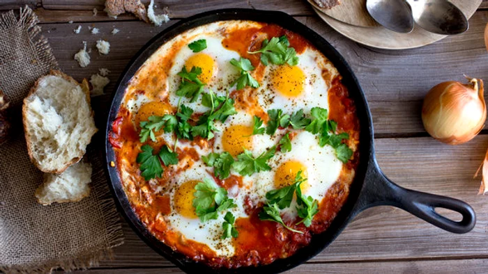 Shakshuka poate fi preparată atât pentru micul-dejun, cât și pentru prânz FOTO Arhivă