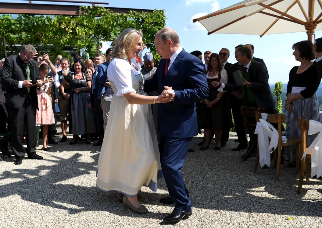 Fostul minstru austriac de externe Karin Kneissl a dansat cu Vladimir Putin în 2018 la nunta ei FOTO EPA-EFE