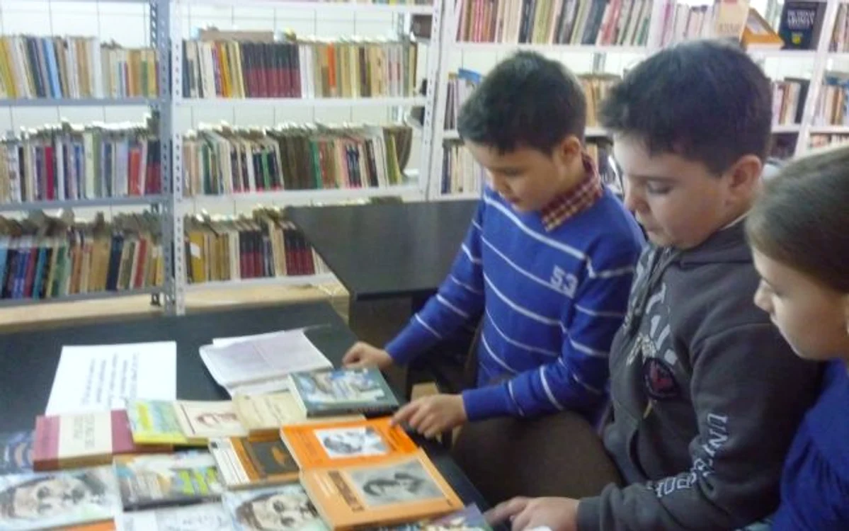 Copiii sunt aşteptaţi de joi la o nouă serie de lecturi literare. Foto: Adevărul