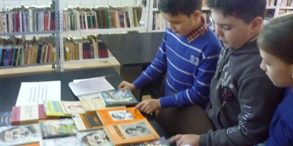Elevi înscrişi la Biblioteca Judeţeană "VA Urechia"