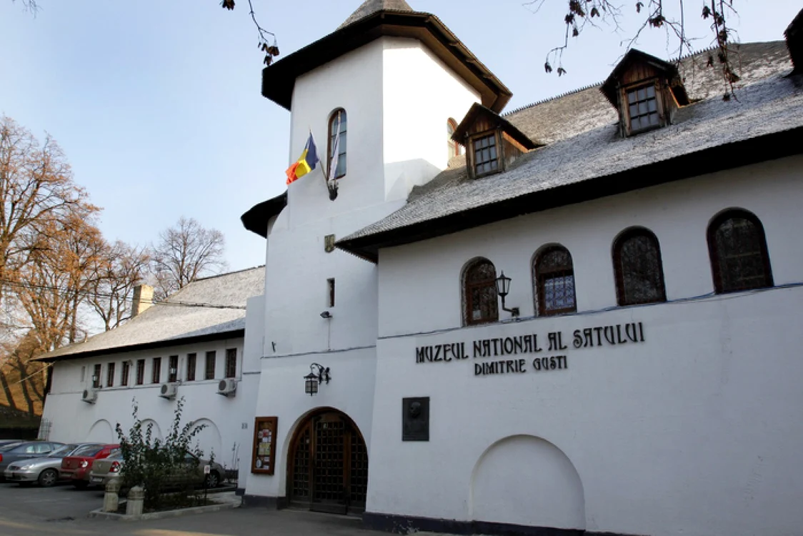 Muzeul Satului din Bucureşti a fost înfiinţat în anul 1936