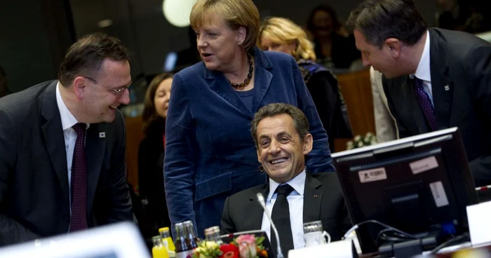 Preşedintele Nicolas Sarkozy se bazează pe puterea de convingere a Angelei Merkel (Euro summit 26 octombrie 2011) 