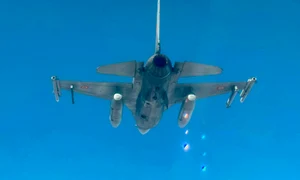MApN a publicat imagini din timpul misiunii F-16 de doborâre a celei de-a treia drone