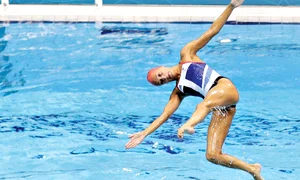 Cine se strâmbă  mai tare jpeg