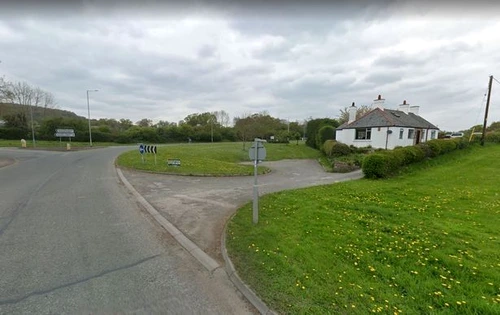 Casa e chiar în sensul giratoriu. FOTO Mirror (Google) 