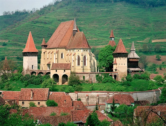 Ușa sacristiei bisericii fortificate din Biertan are cea mai complicată încuietoare FOTO wikipedia