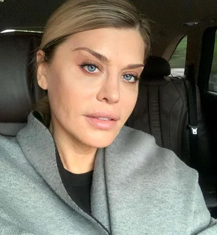 Loredana, cu un machiaj lejer de vară