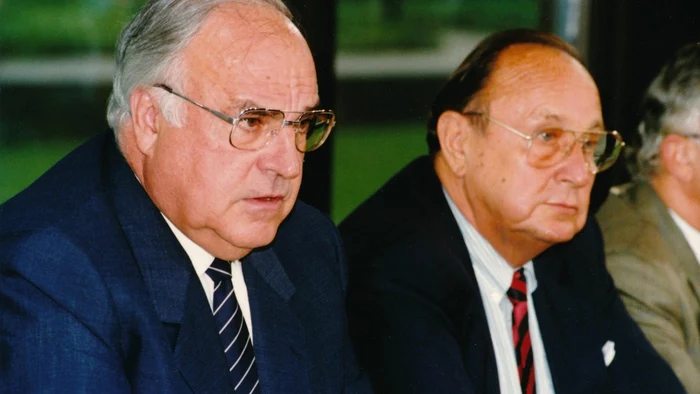 Fostul cancelar german Helmut Kohl şi ministrul de externe Hans Dietrich Genscher