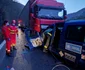 Accident mortal pe Valea Oltului la Câineni - Vâlcea - două victime în urma coliziunii dintre un TIR şi un autoturism Foto ISU Vâlcea