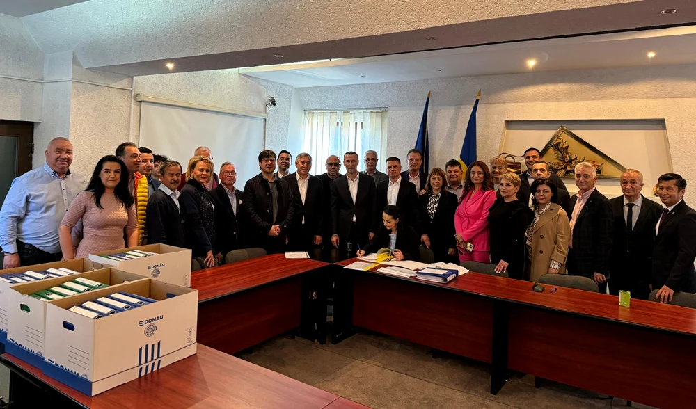 Iulian Dumitrescu, în momentul depunerii candidaturii. FOTO Facebook. I. D.