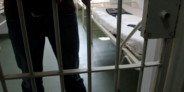 Cei doi români urmau să execute pedepse de aproape doi ani de închisoare