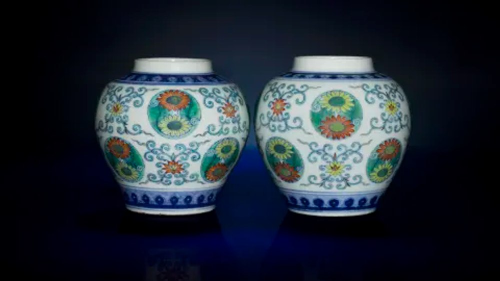 Suma fabuloasă cu care s-au vândut două vase de porțelan din dinastia Qing 