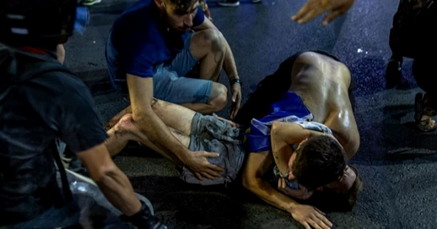 Foto: Liviu Florin Albei / Luiza şi Alexandru la protestul din 10 august.