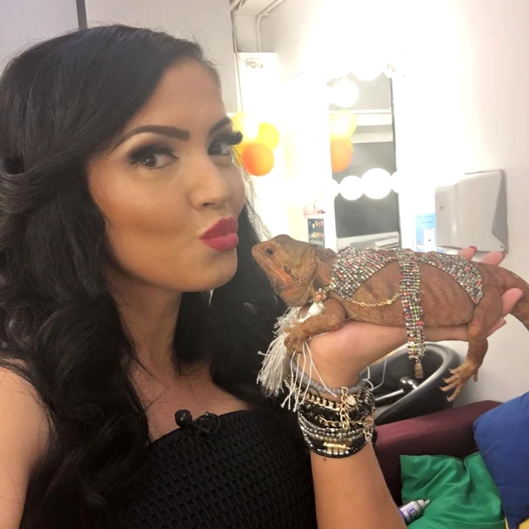 Andreea Mantea (29 de ani), cu reptila în palmă