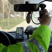 Oamenii legii l-au urmărit prin tot cartierul Valea Roşie pe şoferul fără permis de conducere