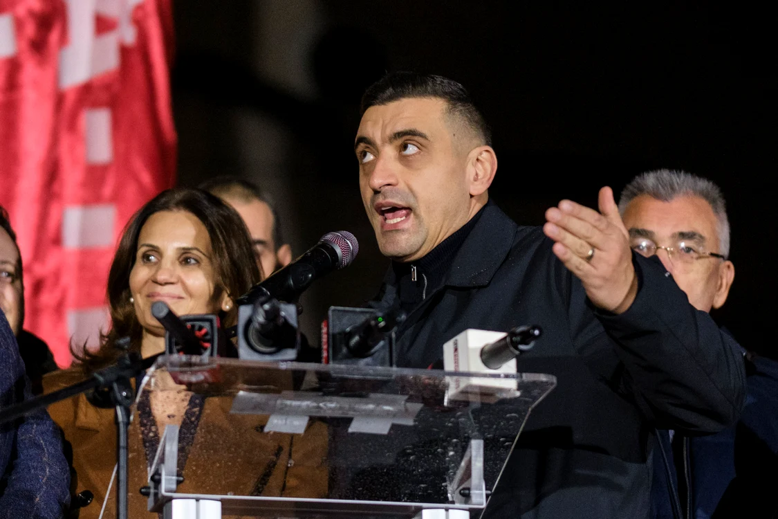 George Simion și Anca Alexandrescu, după anunțarea rezultatelor. Inquam Photos / Alexandru Nechez