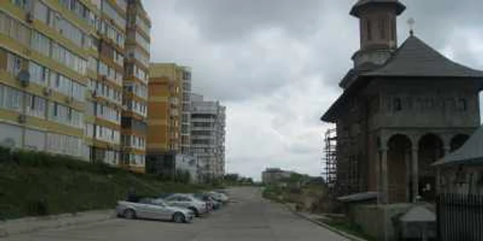 Construcţiile haotice au afectat malul Dunării. Foto: Corina Misăilă