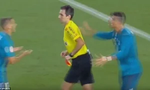 Ronaldo îl împinge pe arbitru jpeg