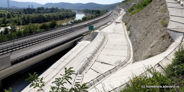 dealul liliecilro de pe autostrada lugoj deva foto daniel guta adevarul