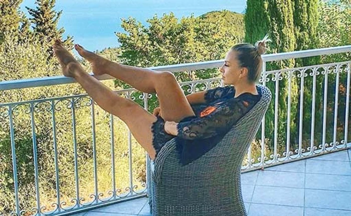 
    A mâncat fructe  oleaginoase în  ciocolată şi multe  alte bunătăţi  greceşti  