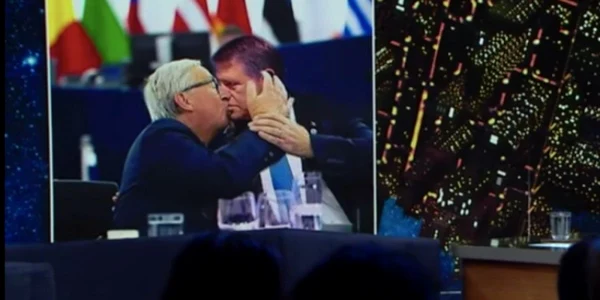 iohannis sarut cu juncker foto HírTV/Youtube
