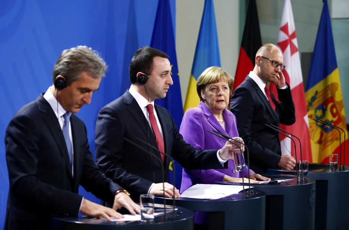 Premierul Moldovei, Iurie Leancă (stânga), prim-ministrul Georgiei, cancelarul German şi şeful de guvern de la Kiev FOTO Reuters