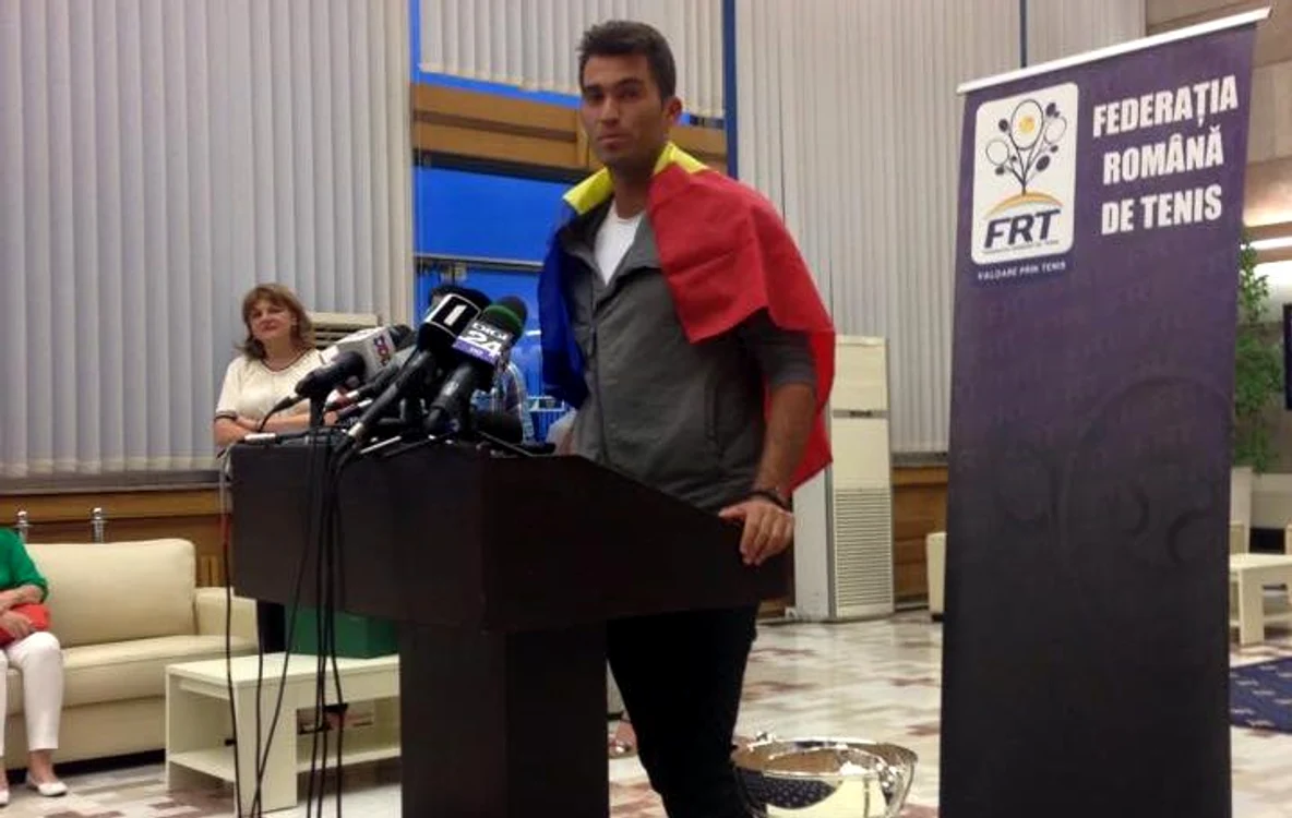 
    Horia Tecău a vorbit cu ziariştii pe aeroportul din OtopeniFoto Arhivă Personală  
