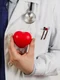 doctor ce tine o inima de plastic in fata pieptului cardiologie chinica hereditas png