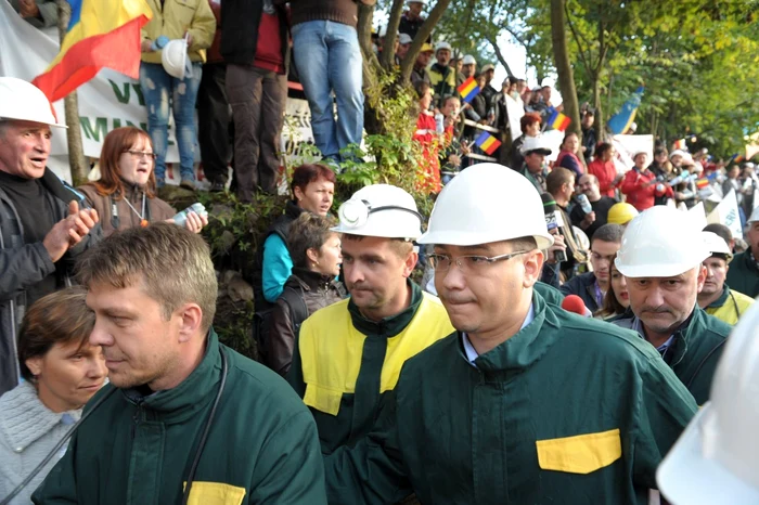 15 septembrie: premierul Ponta, la Roşia Montană pentru a discuta cu minerii care s-au blocat în subteran în semn de protest FOTO facebook.com/victor.ponta