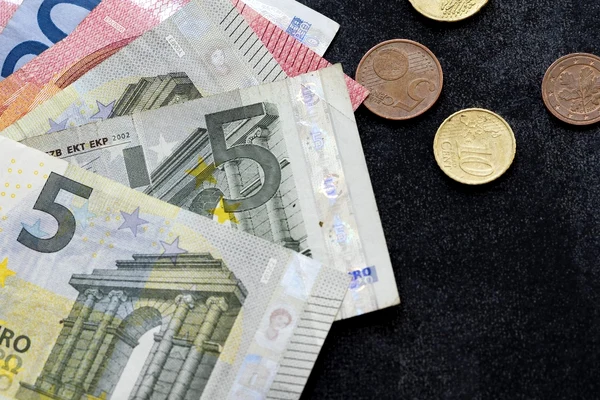 Curs valutar BNR, 29 octombrie 2026. Euro și dolarul au scăzut, lira sterlină a crescut