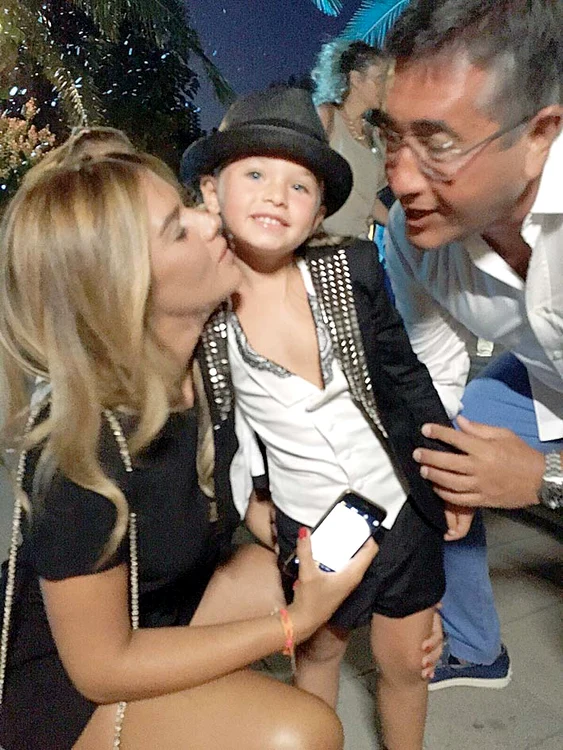 Maya s-a distrat pe cinste alături de invitaţi